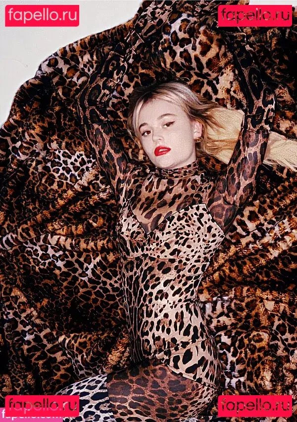 Emily Alyn Lind Onlyfans Photo Gallery 