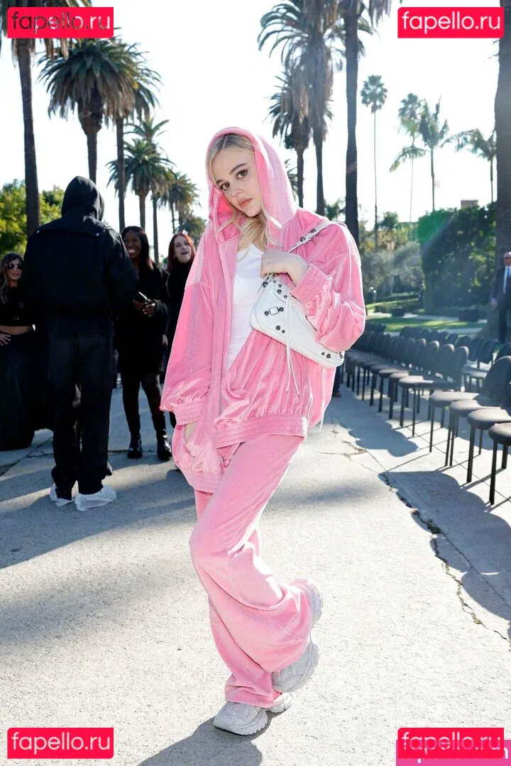 Emily Alyn Lind Onlyfans Photo Gallery 