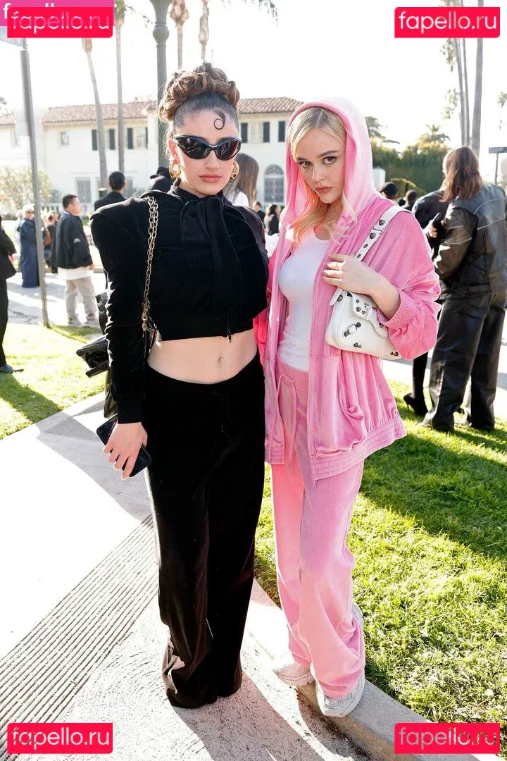 Emily Alyn Lind Onlyfans Photo Gallery 