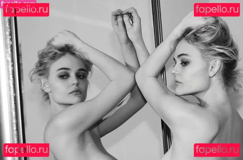 Emily Alyn Lind Onlyfans Photo Gallery 