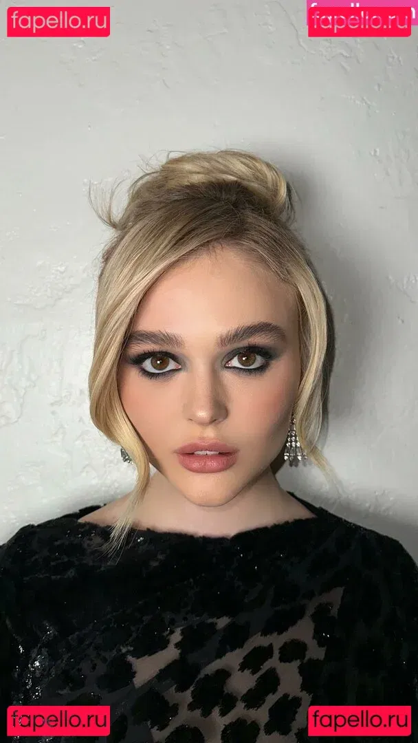 Emily Alyn Lind Onlyfans Photo Gallery 