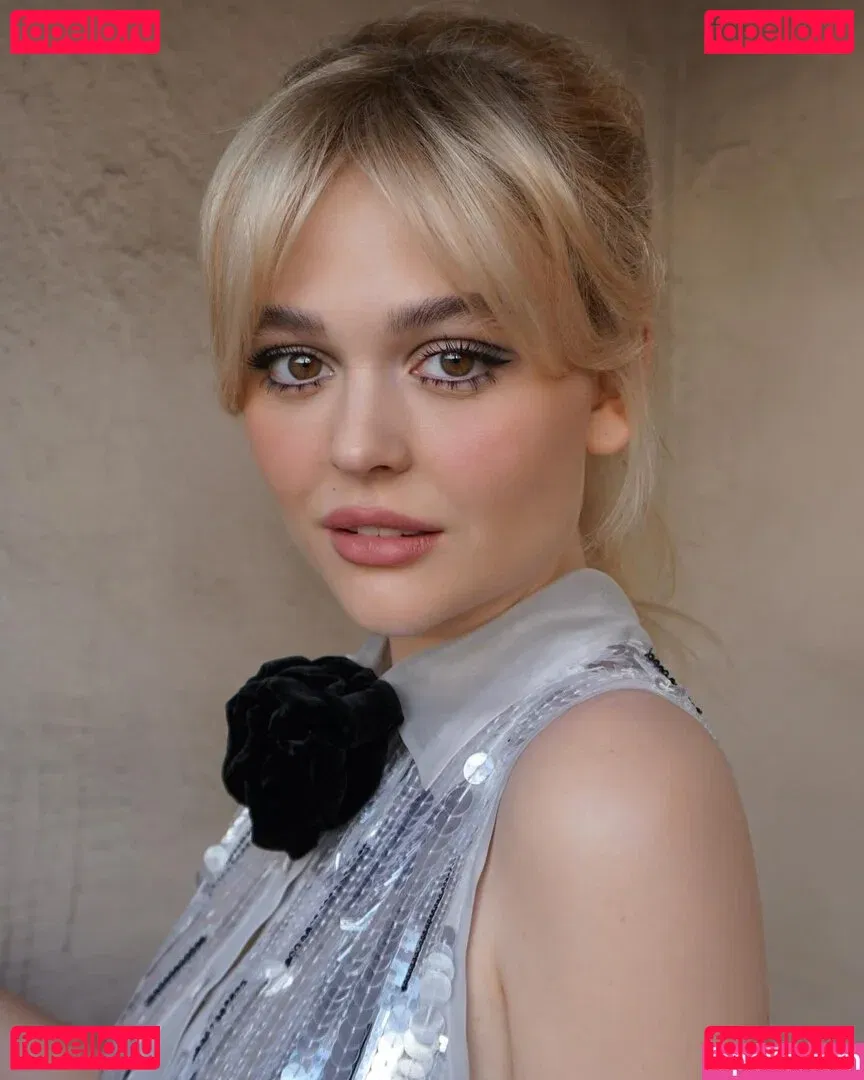 Emily Alyn Lind Onlyfans Photo Gallery 