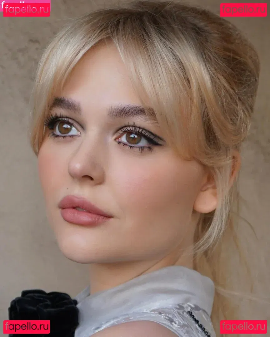 Emily Alyn Lind Onlyfans Photo Gallery 