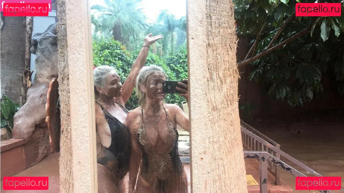 Emily Alyn Lind Onlyfans Photo Gallery 