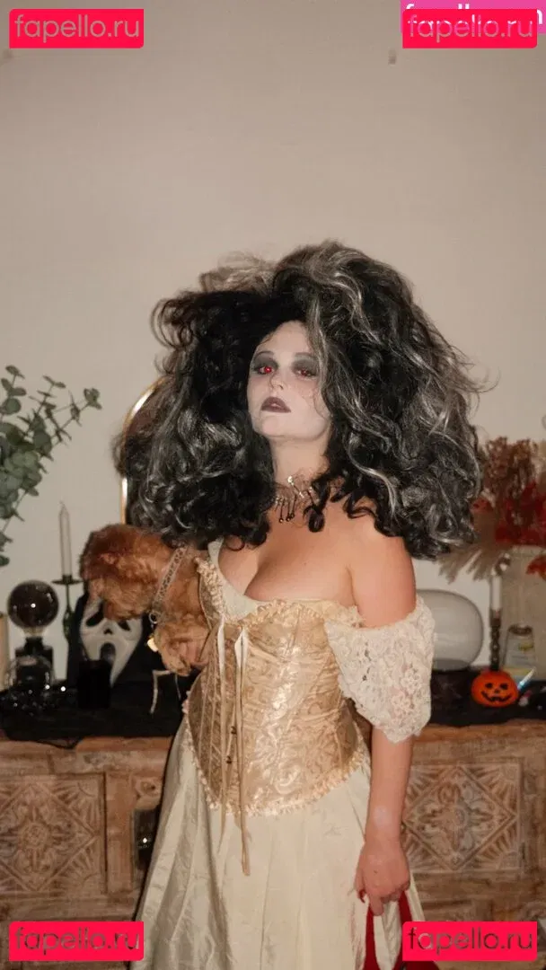 Emily Alyn Lind Onlyfans Photo Gallery 