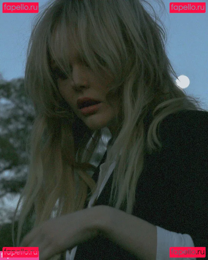 Emily Alyn Lind Onlyfans Photo Gallery 