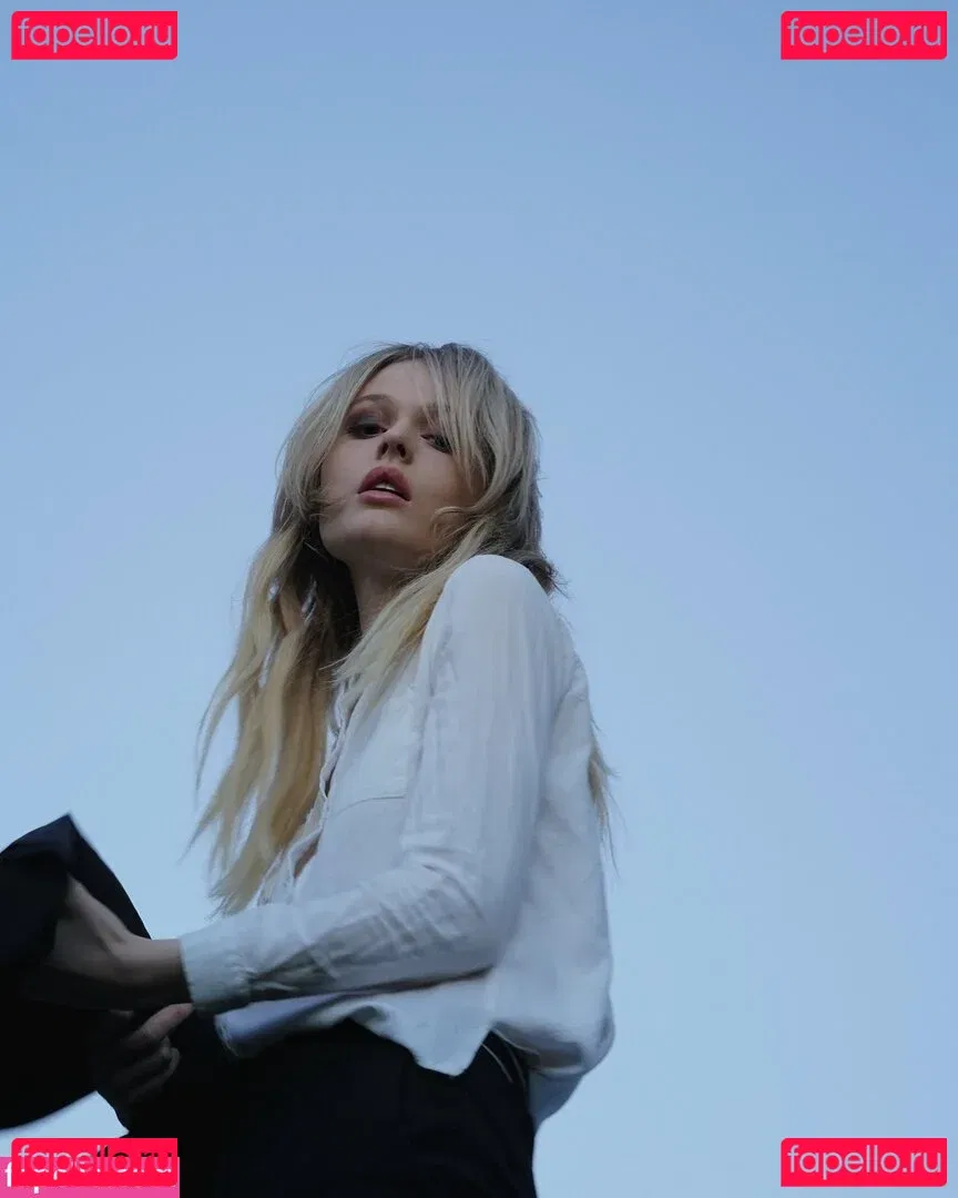 Emily Alyn Lind Onlyfans Photo Gallery 