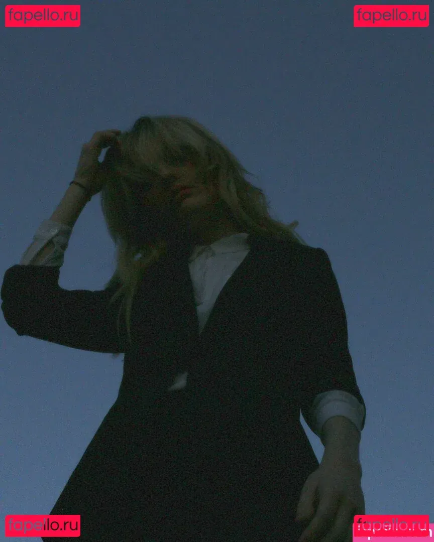 Emily Alyn Lind Onlyfans Photo Gallery 