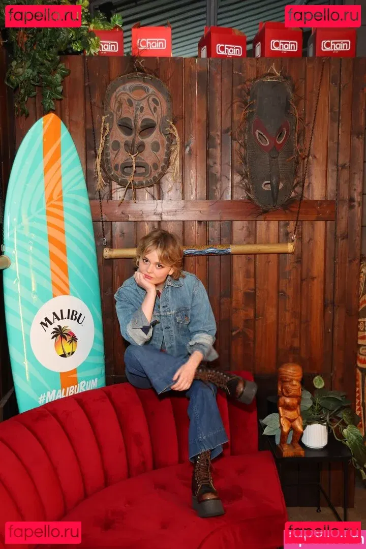 Emily Alyn Lind Onlyfans Photo Gallery 