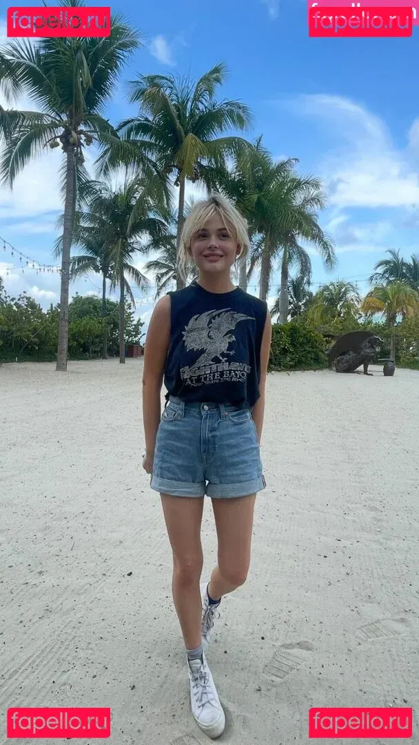 Emily Alyn Lind Onlyfans Photo Gallery 