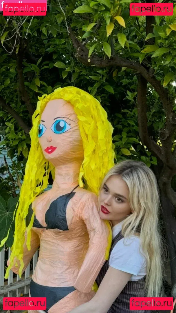 Emily Alyn Lind Onlyfans Photo Gallery 