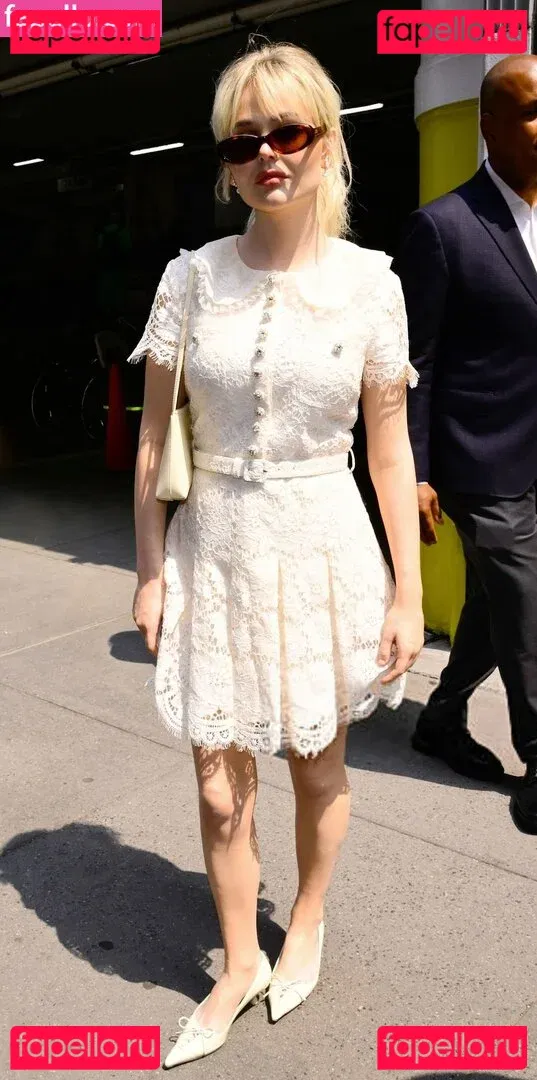 Emily Alyn Lind Onlyfans Photo Gallery 