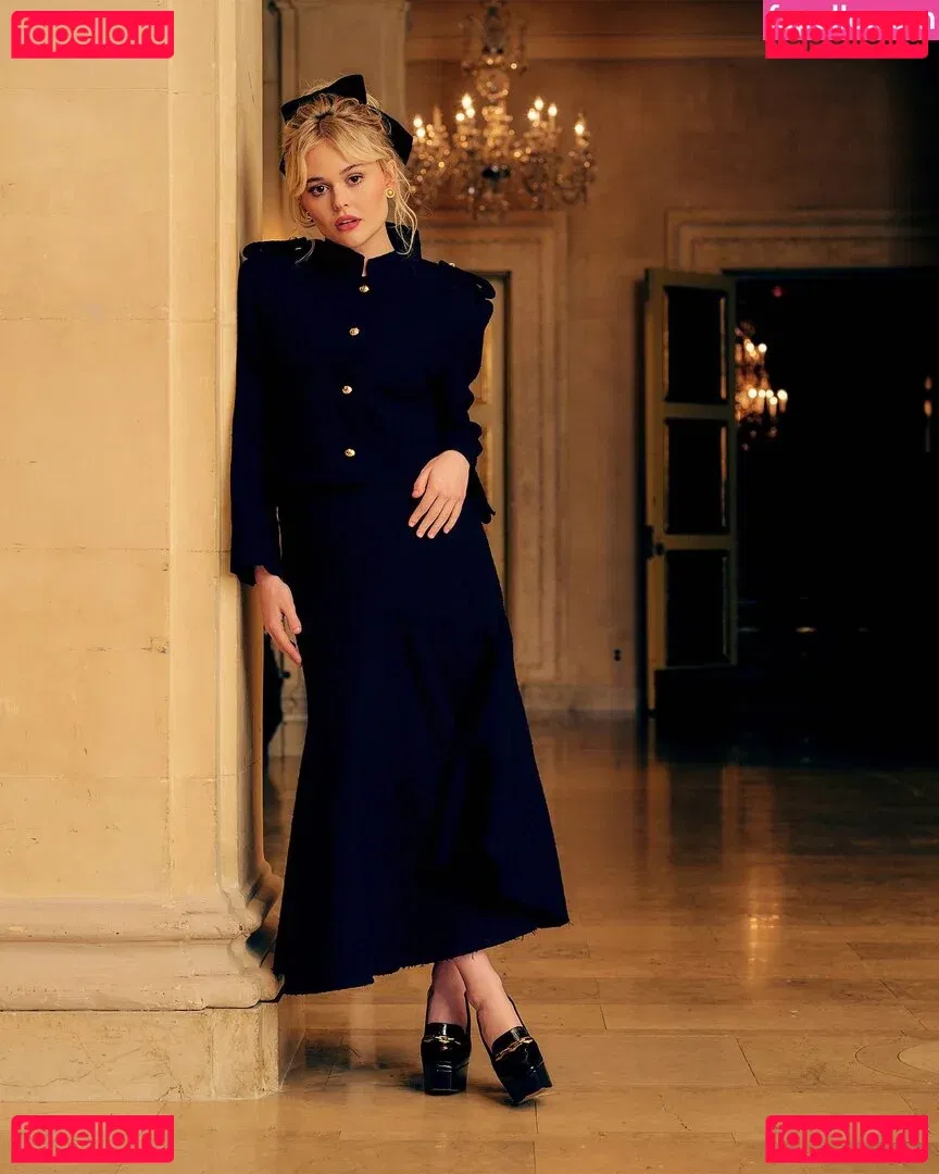 Emily Alyn Lind Onlyfans Photo Gallery 