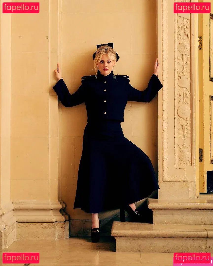 Emily Alyn Lind Onlyfans Photo Gallery 