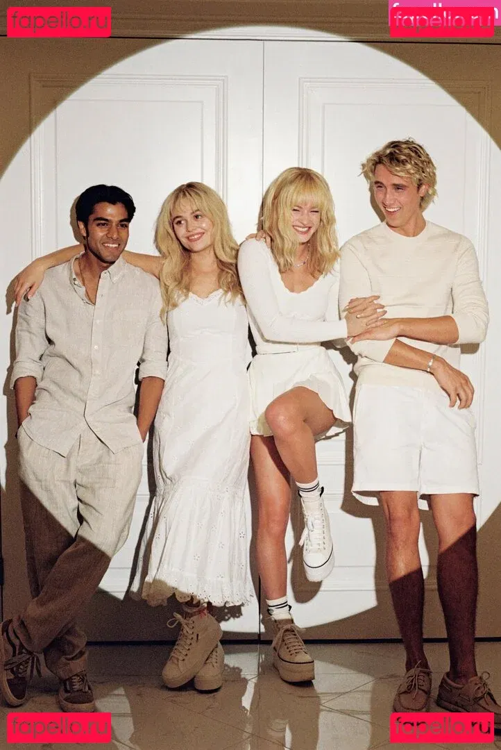 Emily Alyn Lind Onlyfans Photo Gallery 