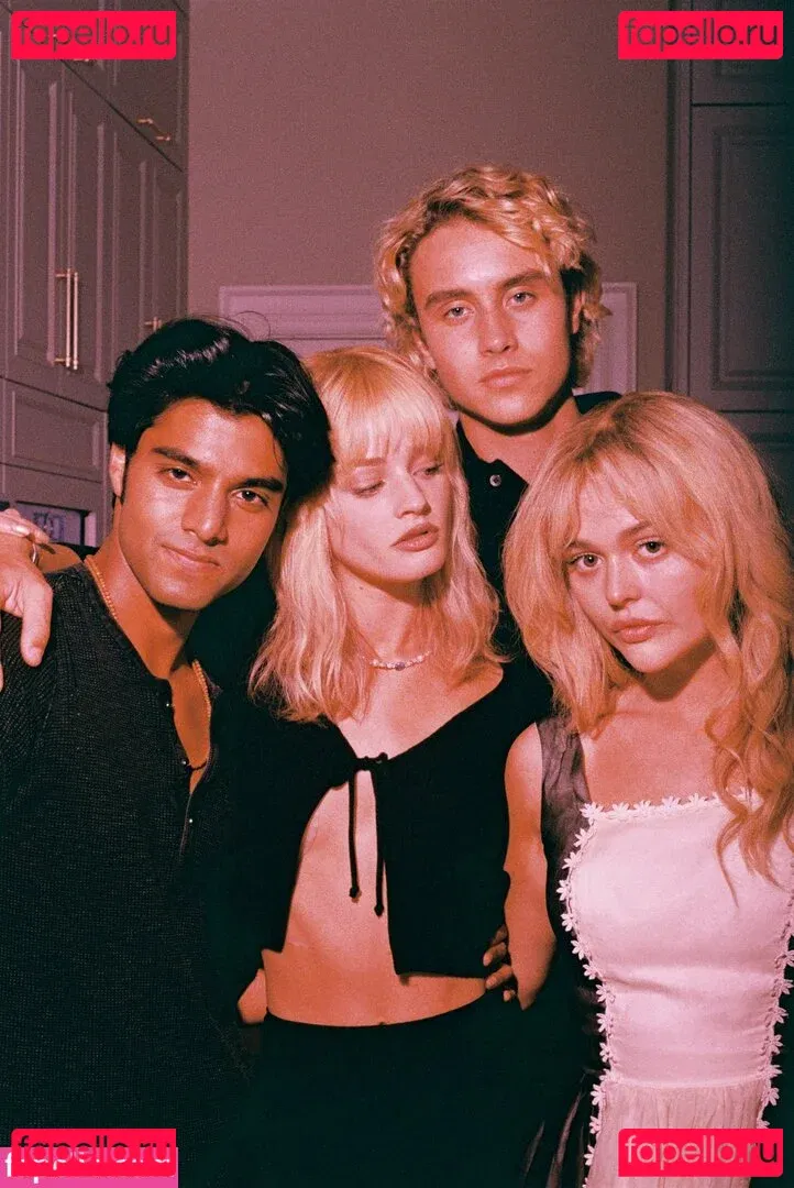 Emily Alyn Lind Onlyfans Photo Gallery 