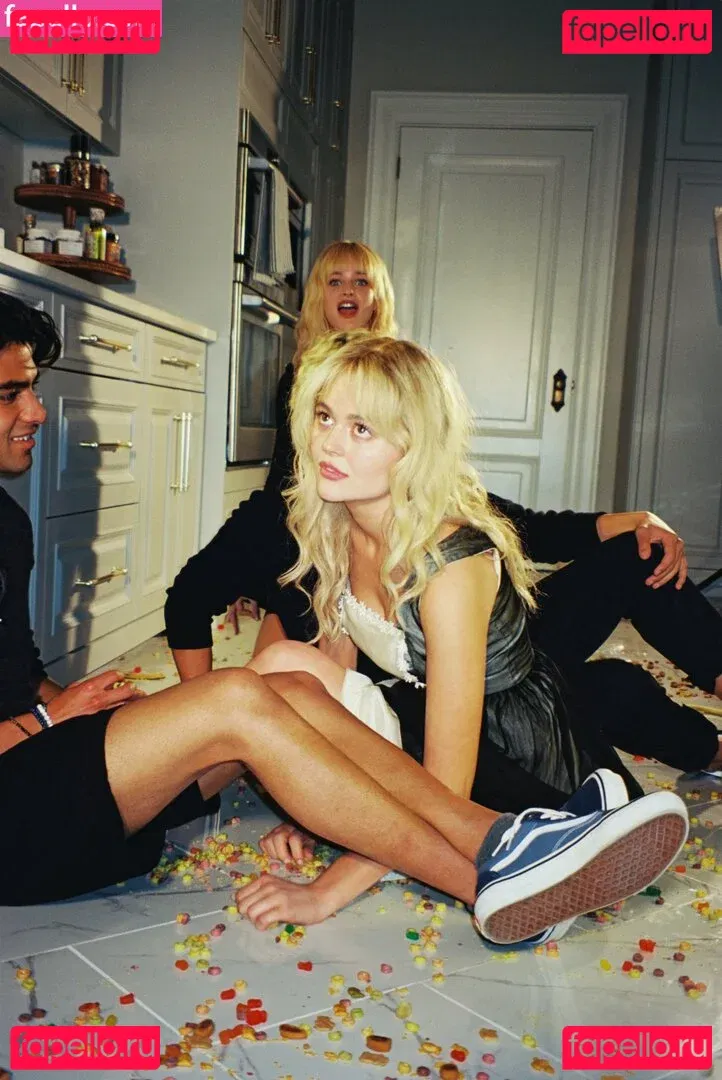 Emily Alyn Lind Onlyfans Photo Gallery 