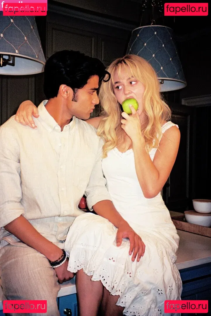 Emily Alyn Lind Onlyfans Photo Gallery 