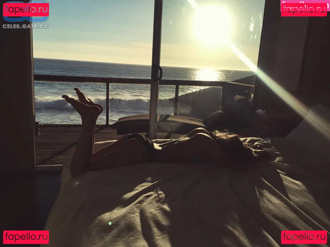 Emily Alyn Lind Onlyfans Photo Gallery 