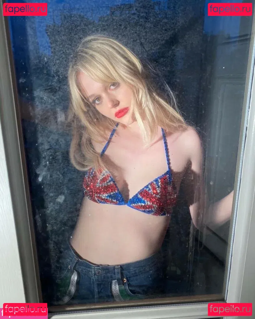 Emily Alyn Lind Onlyfans Photo Gallery 