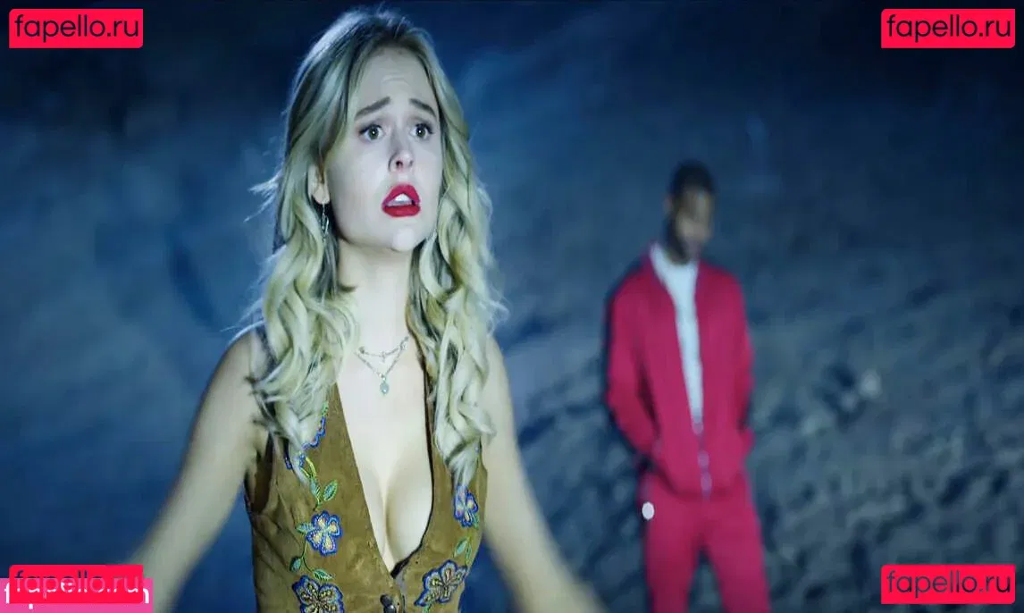 Emily Alyn Lind Onlyfans Photo Gallery 