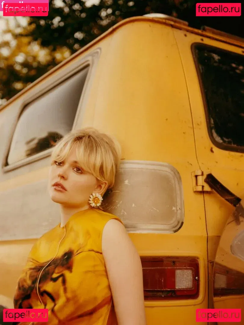 Emily Alyn Lind Onlyfans Photo Gallery 