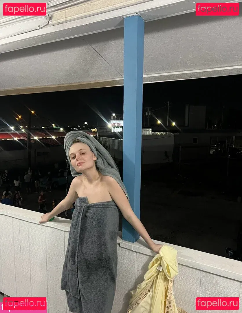 Emily Alyn Lind Onlyfans Photo Gallery 