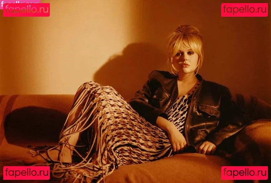 Emily Alyn Lind Onlyfans Photo Gallery 