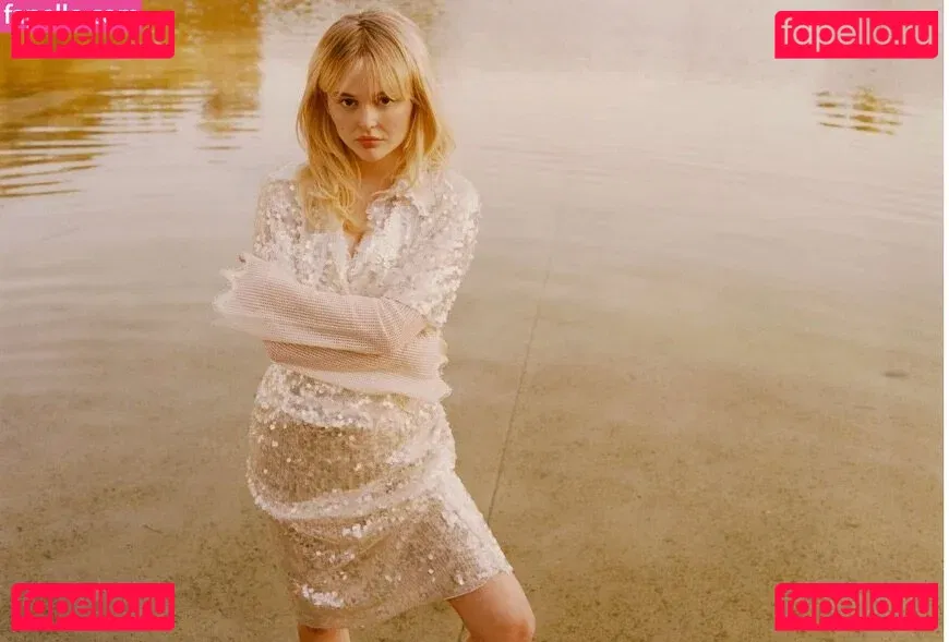 Emily Alyn Lind Onlyfans Photo Gallery 