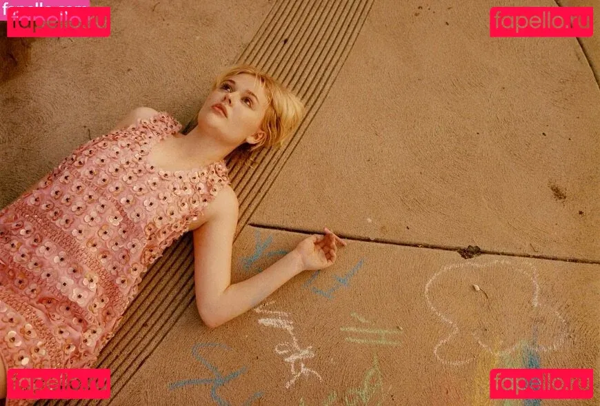 Emily Alyn Lind Onlyfans Photo Gallery 