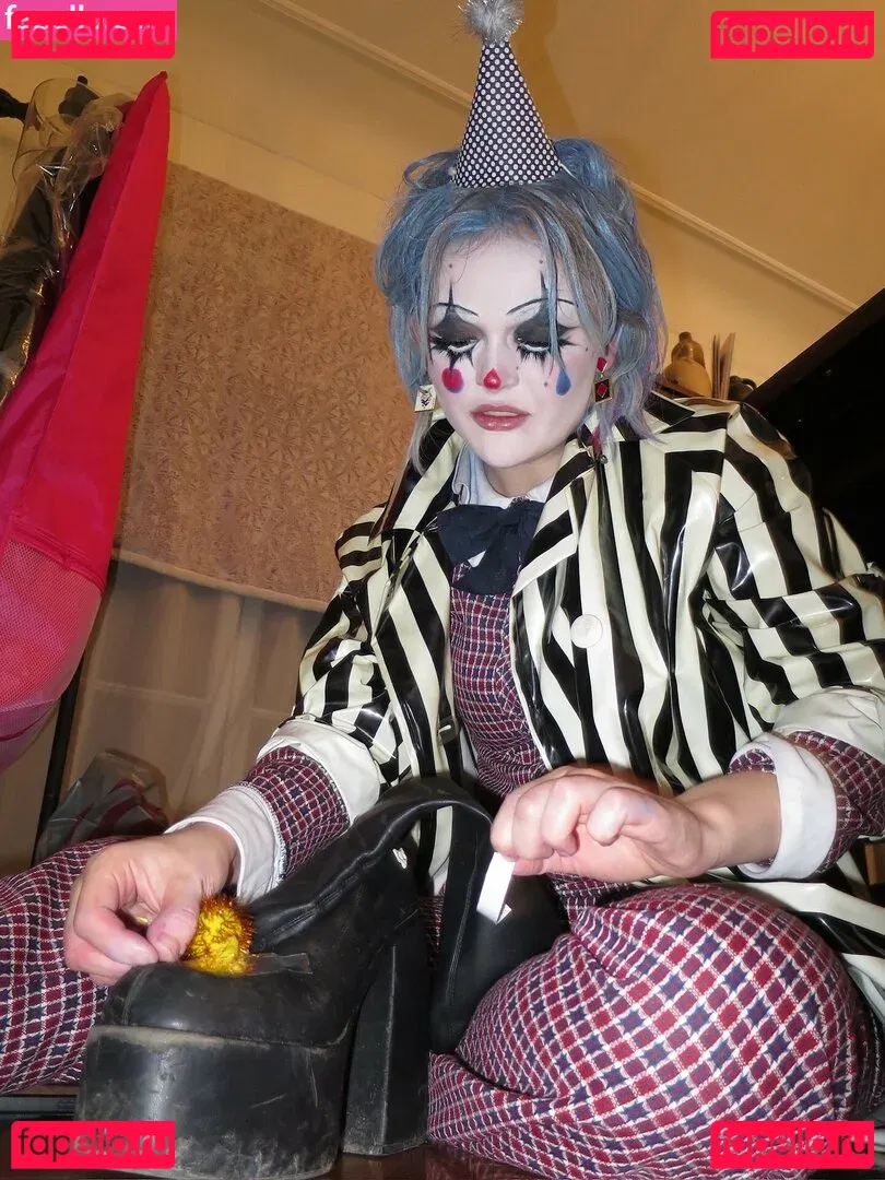 Emily Alyn Lind Onlyfans Photo Gallery 