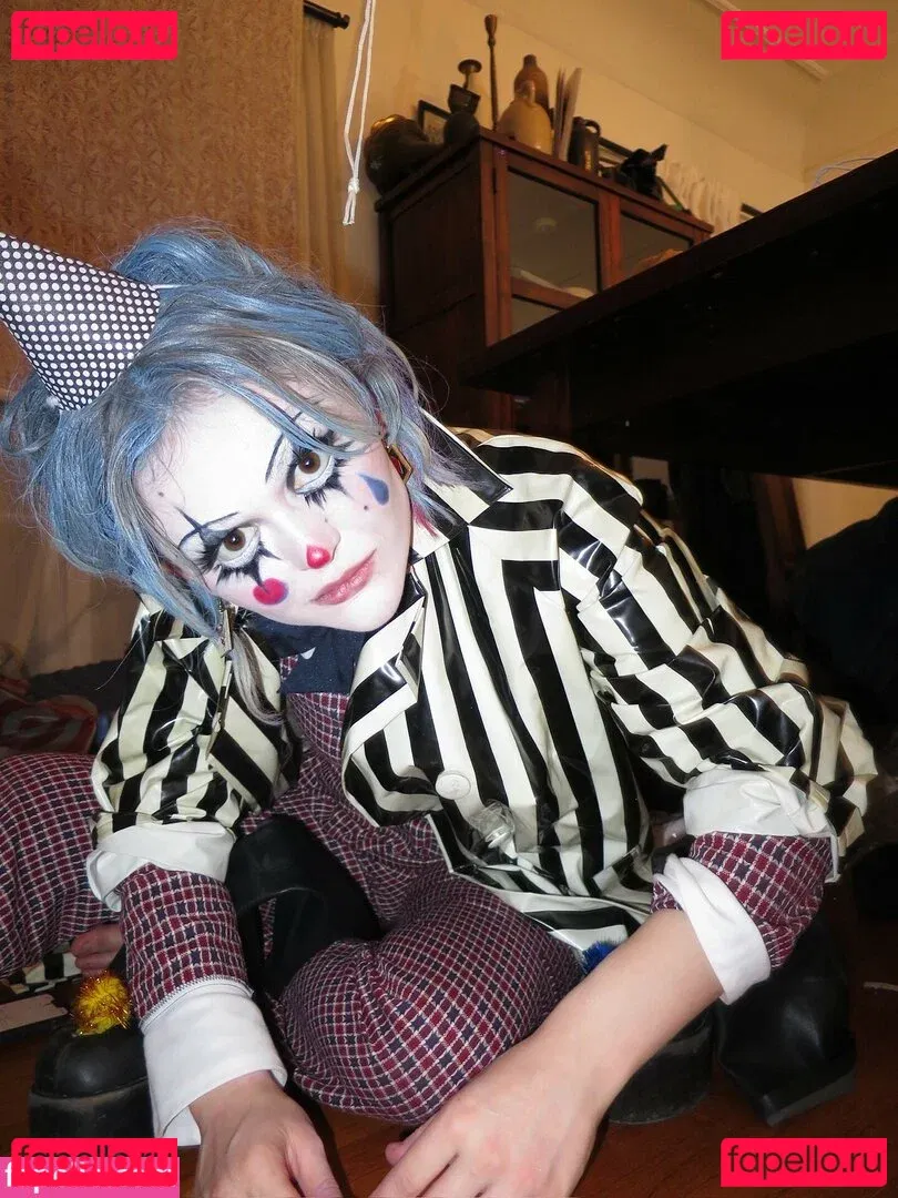 Emily Alyn Lind Onlyfans Photo Gallery 