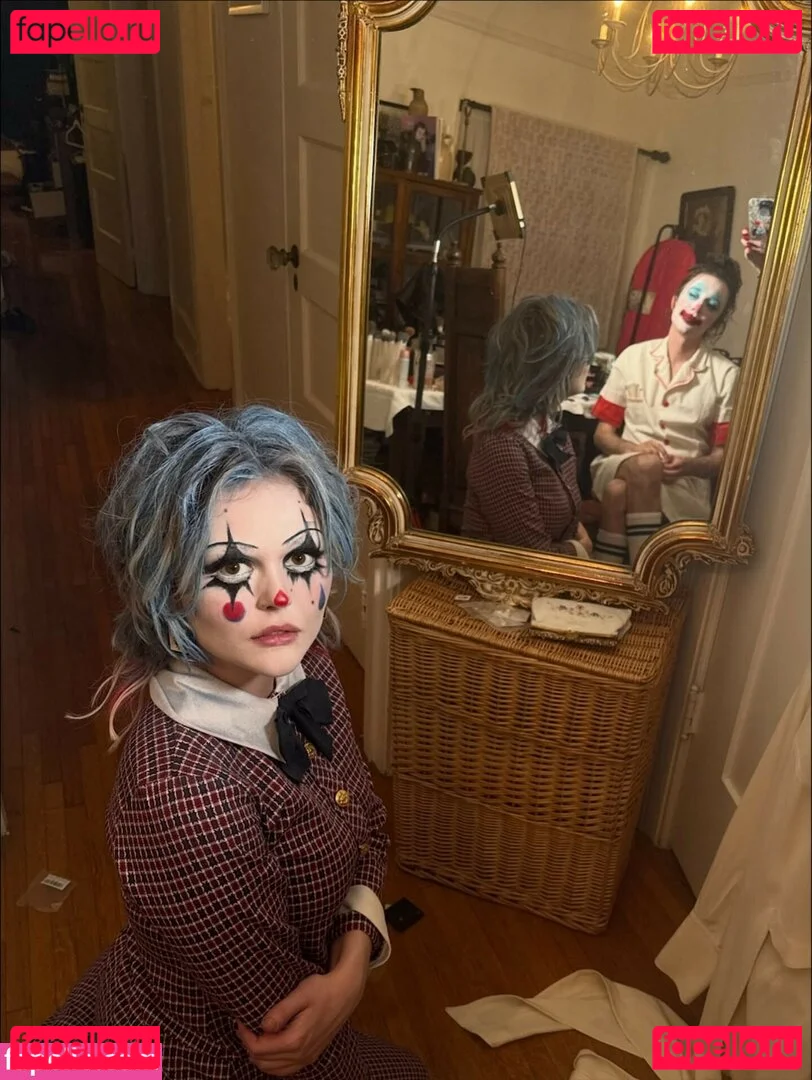 Emily Alyn Lind Onlyfans Photo Gallery 