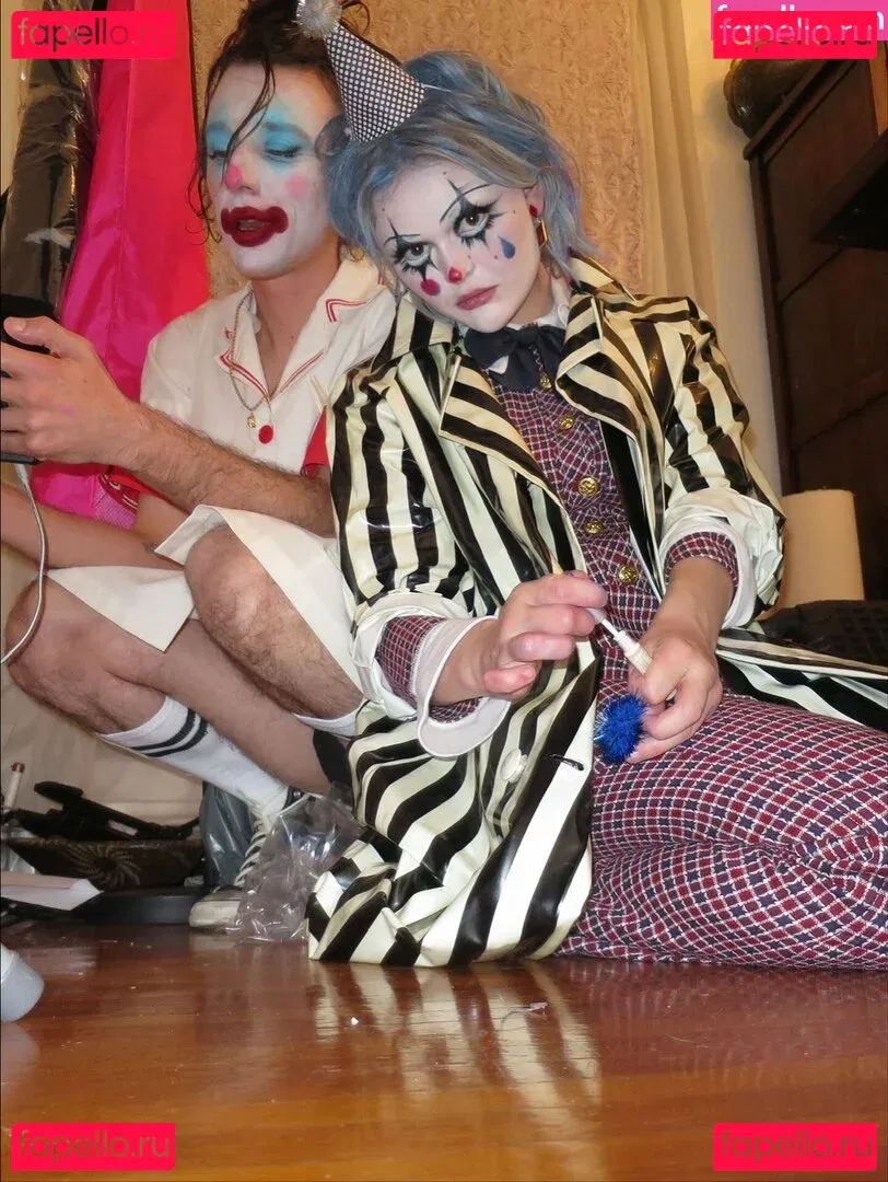 Emily Alyn Lind Onlyfans Photo Gallery 