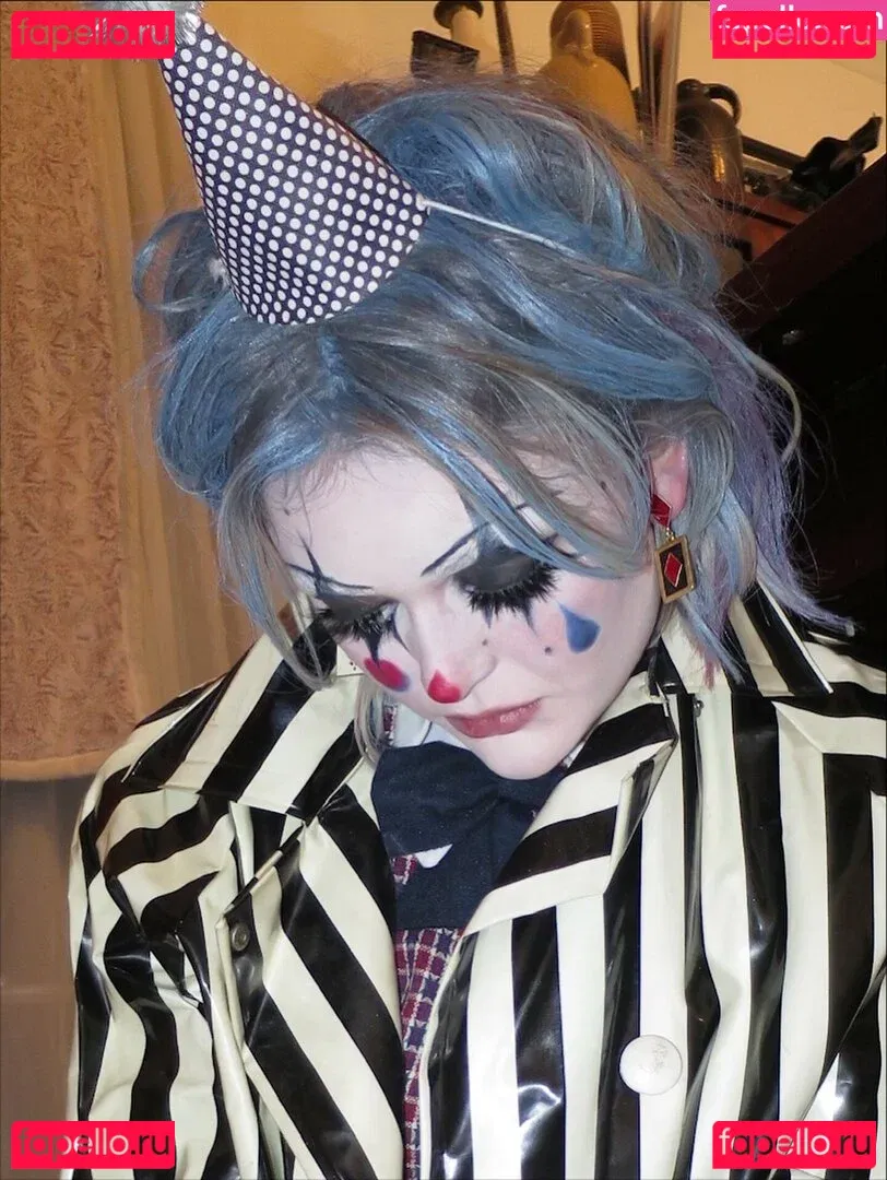 Emily Alyn Lind Onlyfans Photo Gallery 