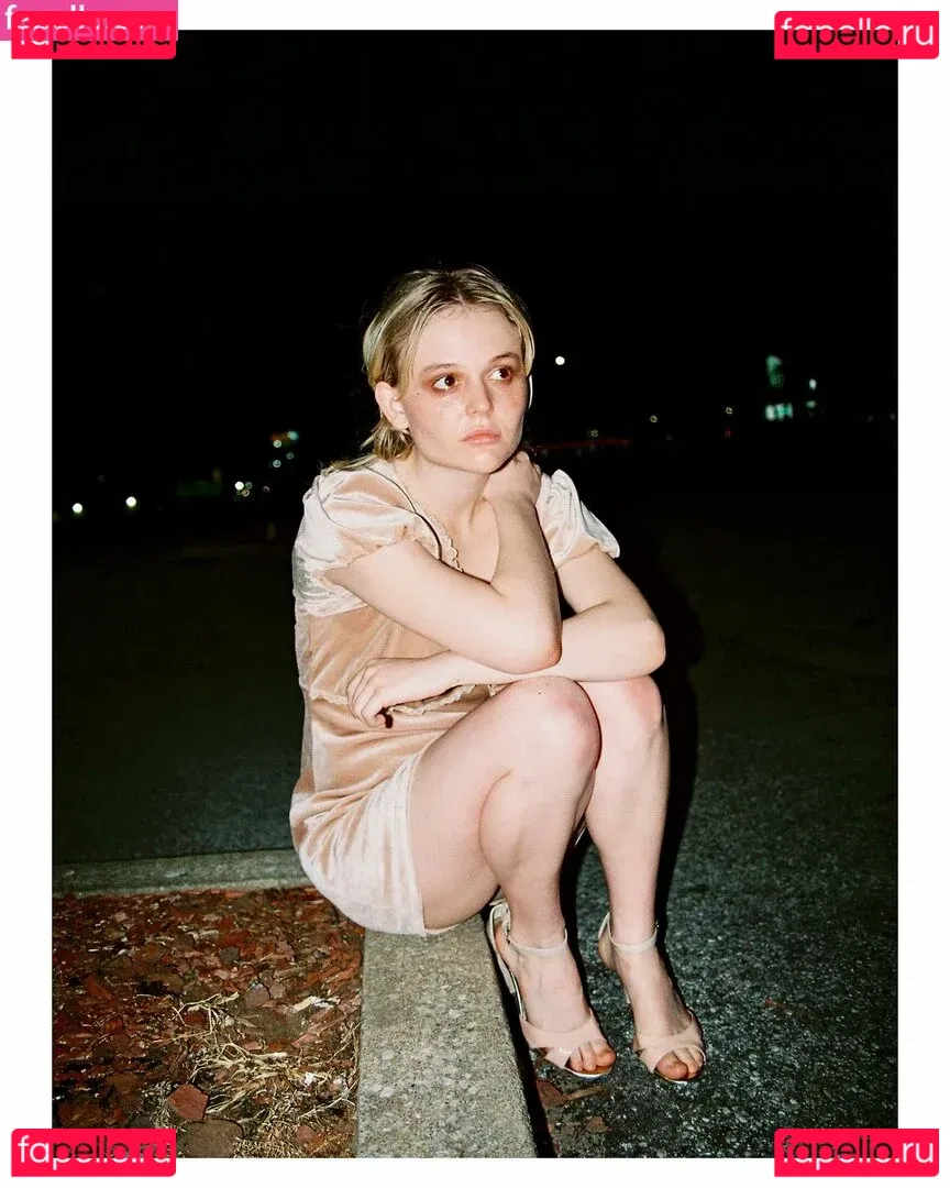 Emily Alyn Lind Onlyfans Photo Gallery 