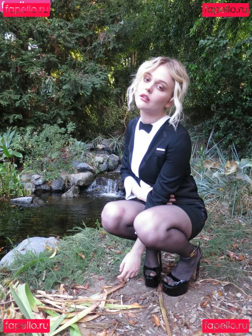 Emily Alyn Lind Onlyfans Photo Gallery 