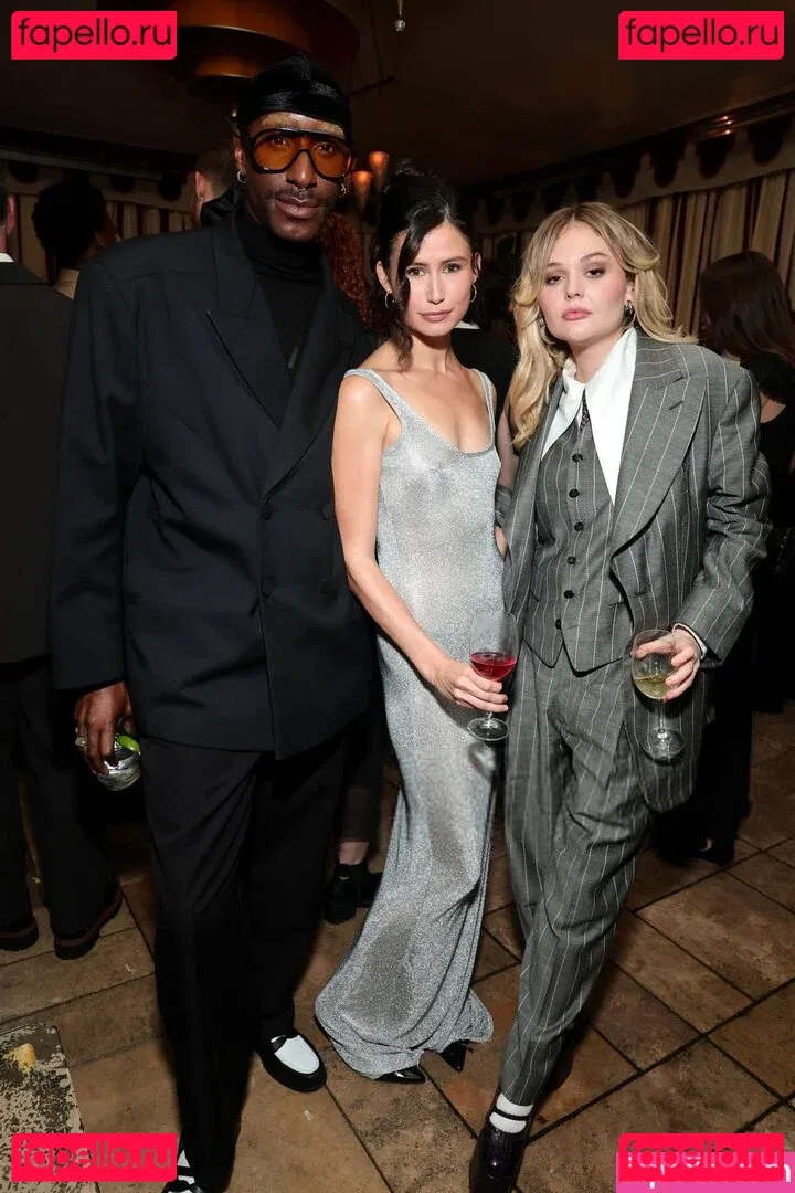 Emily Alyn Lind Onlyfans Photo Gallery 