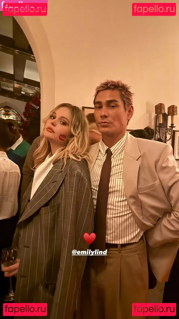 Emily Alyn Lind Onlyfans Photo Gallery 