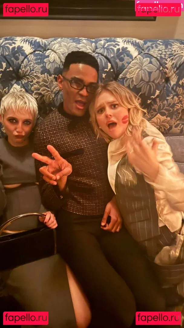 Emily Alyn Lind Onlyfans Photo Gallery 