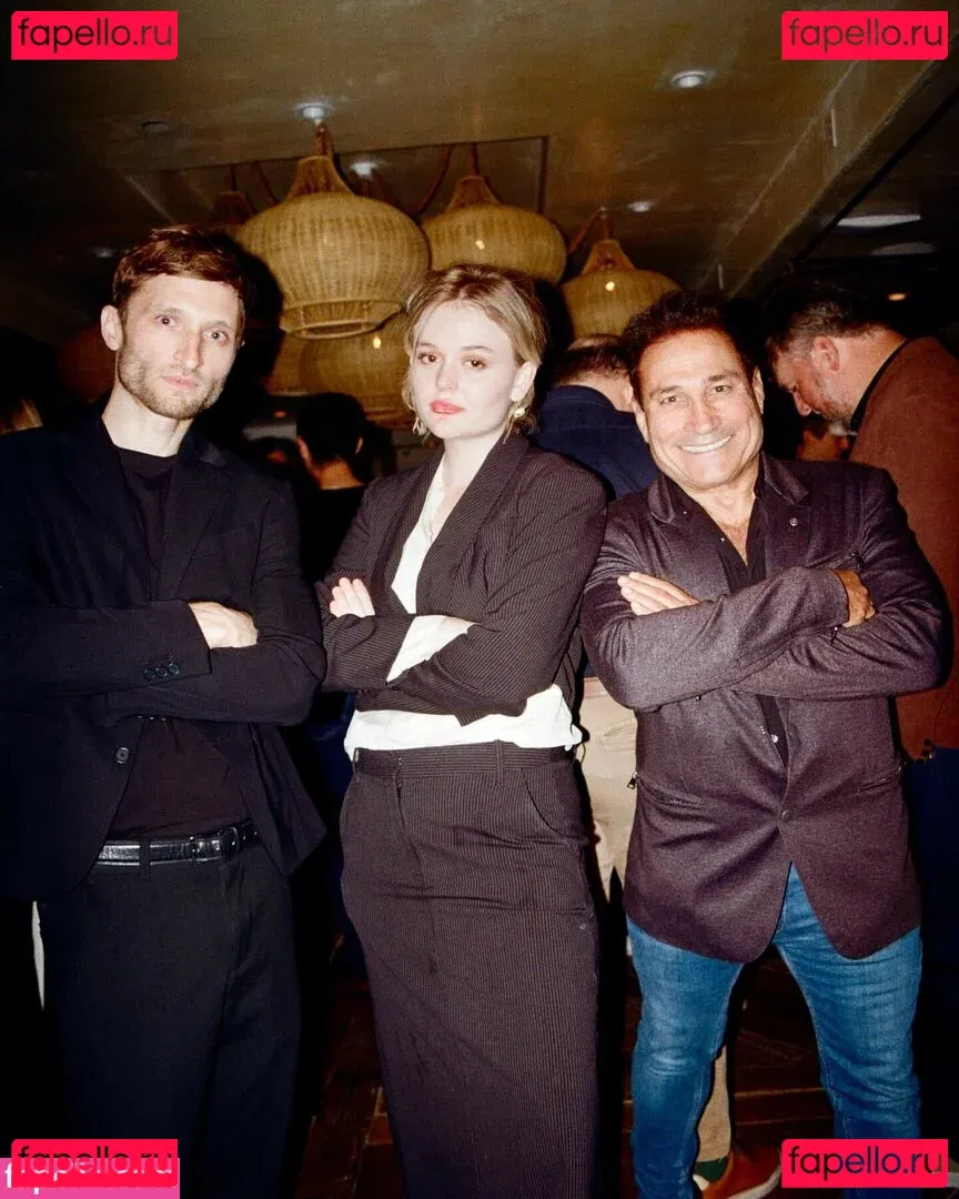 Emily Alyn Lind Onlyfans Photo Gallery 