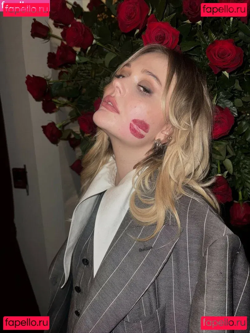 Emily Alyn Lind Onlyfans Photo Gallery 