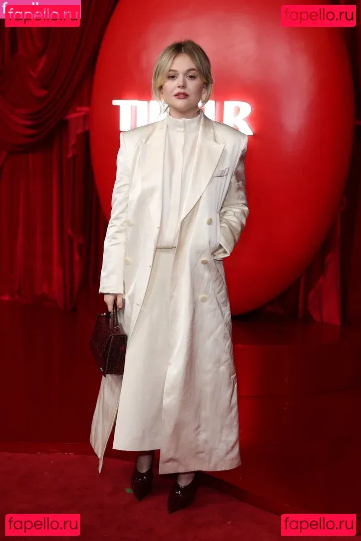 Emily Alyn Lind Onlyfans Photo Gallery 