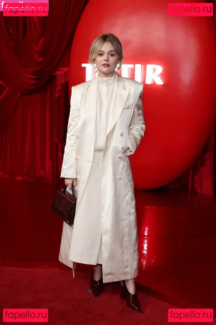 Emily Alyn Lind Onlyfans Photo Gallery 