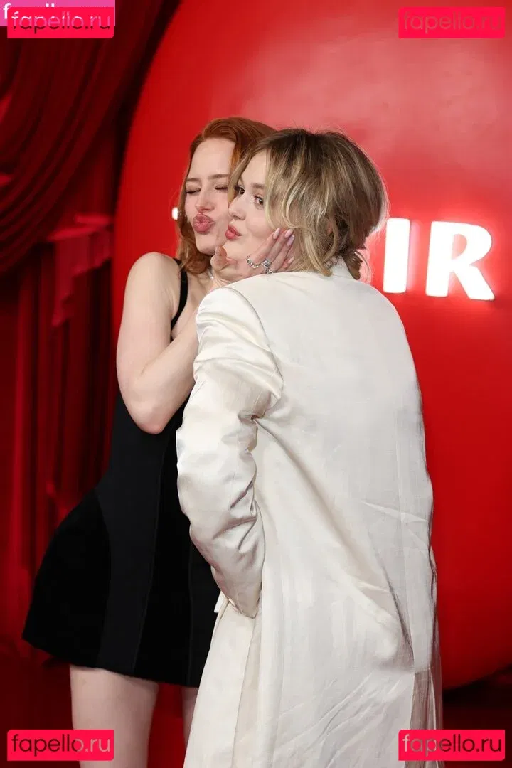 Emily Alyn Lind Onlyfans Photo Gallery 