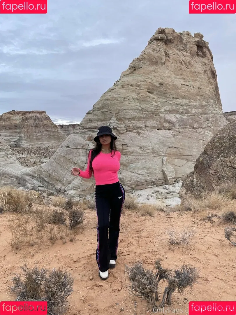 miakhalifa Onlyfans Photo Gallery 