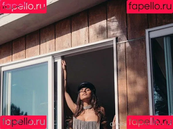 miakhalifa Onlyfans Photo Gallery 