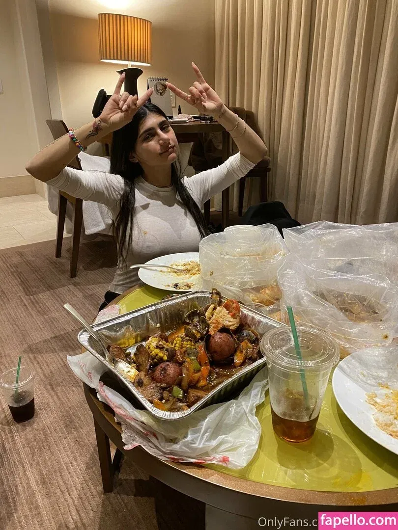 miakhalifa Onlyfans Photo Gallery 