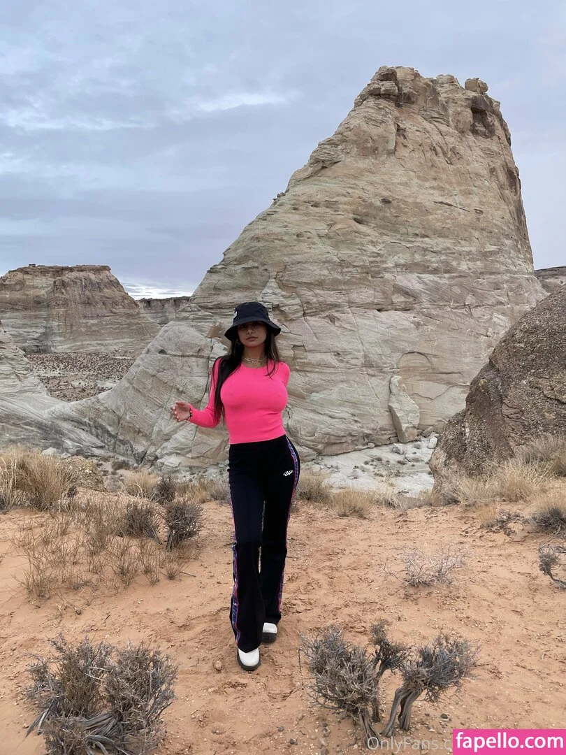 miakhalifa Onlyfans Photo Gallery 