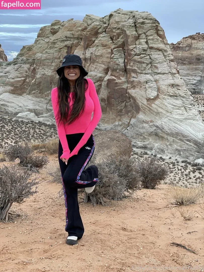 miakhalifa Onlyfans Photo Gallery 